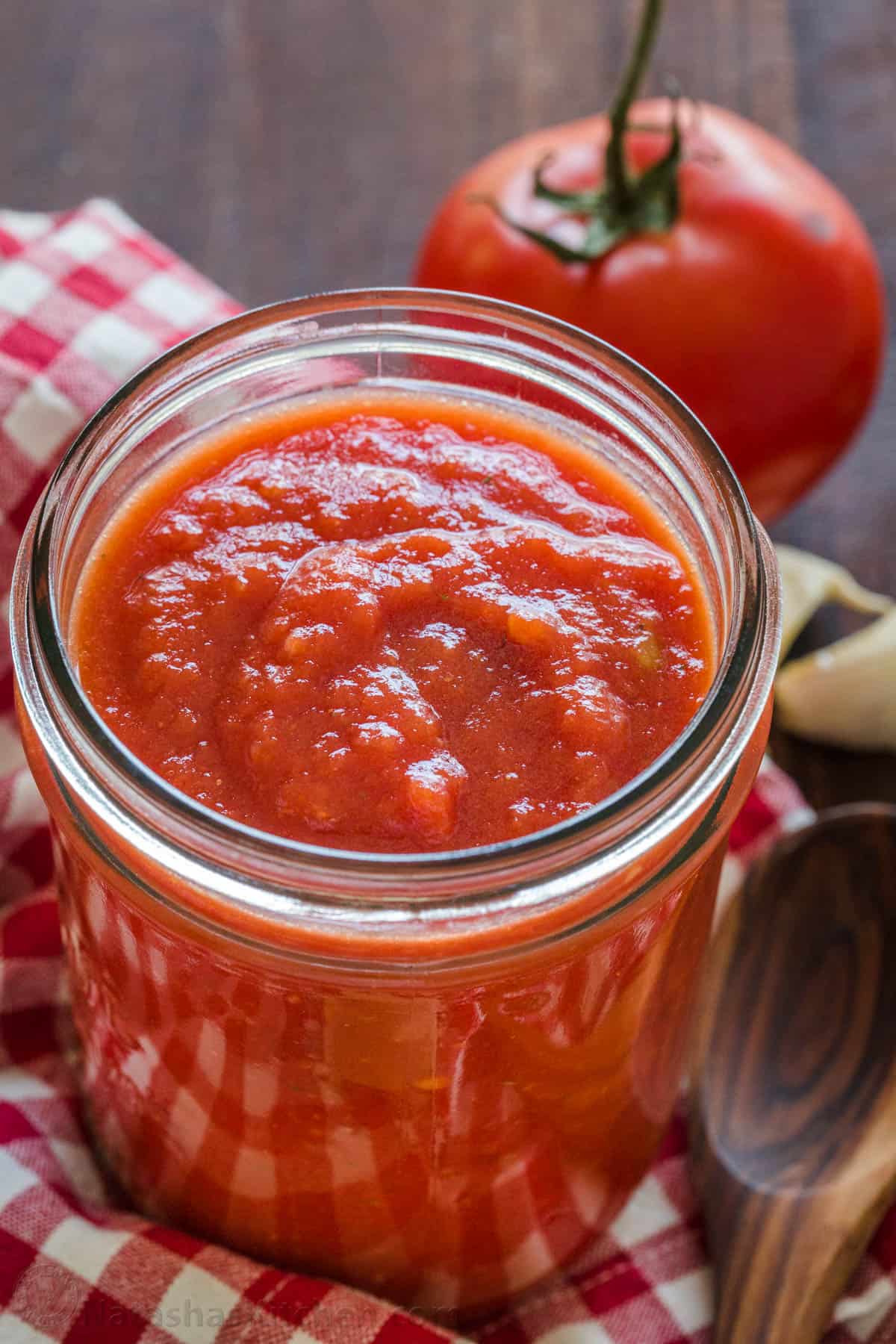 No-Cook Homemade Pizza Sauce: Simple Ingredients, Delicious Results